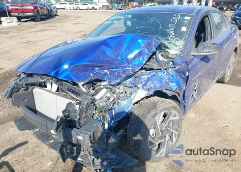 2025 Hyundai Elantra Sel Sport z USA, uszkodzony, nr VIN KMHLM4DG6SU995682